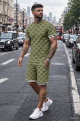 Conjunto cool letter verde militar — street style Londres | Aveluze