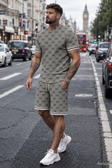 Conjunto cool letter cinza-caqui — street style Londres | Aveluze